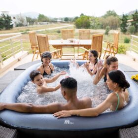 MSpa Tekapo Airjet – 1.6 x 1.6m x 68cm – 4 Person Inflable Spa